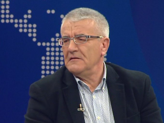 Ylli Rakipi: Në kënetë s’rriten mediat, por ngjalat zoti kryeministër Ylli Rakipi: Në kënetë s’rriten mediat, por ngjalat zoti kryeministër