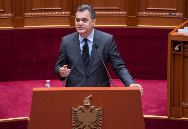 Ben Blushi: Në vend të shqiptarëve të ikim ne, ose t’i dorëzohemi papunësisë ose drejtësisë Ben Blushi: Në vend të shqiptarëve të ikim ne, ose t’i dorëzohemi papunësisë ose drejtësisë