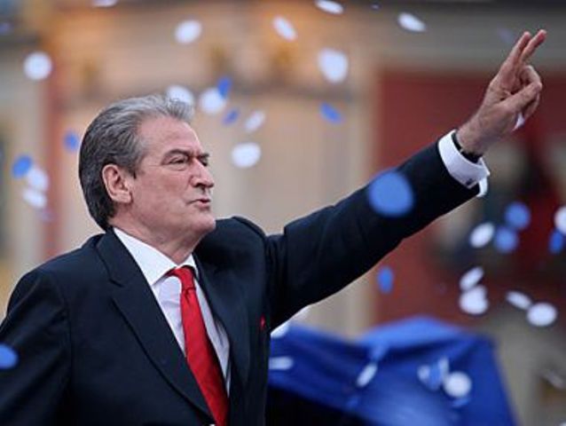 Sot, flet Sali Berisha në protestë. Dihet fillimi, por jo përfundimi i revoltës demokrate Sot, flet Sali Berisha në protestë. Dihet fillimi, por jo përfundimi i revoltës demokrate