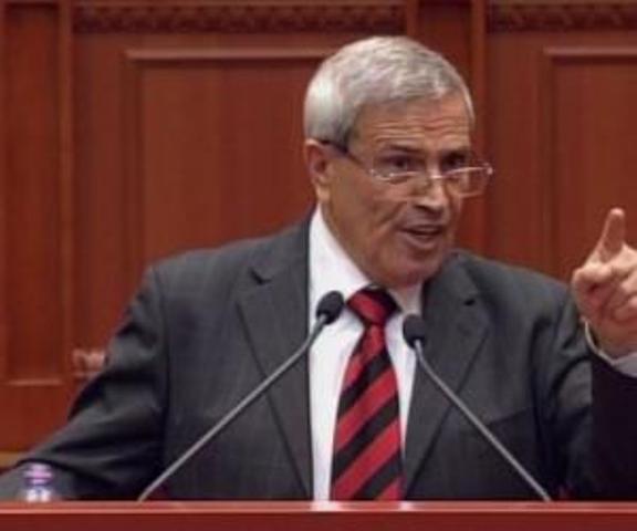 Namik Dokle: Mosmirënjohësi është i biri i batakçiut… Namik Dokle: Mosmirënjohësi është i biri i batakçiut…