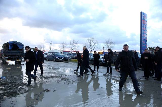 Rama kthehet nga Majemi, shkon për vizitë tek të përmbyturit në Sukth Rama kthehet nga Majemi, shkon për vizitë tek të përmbyturit në Sukth