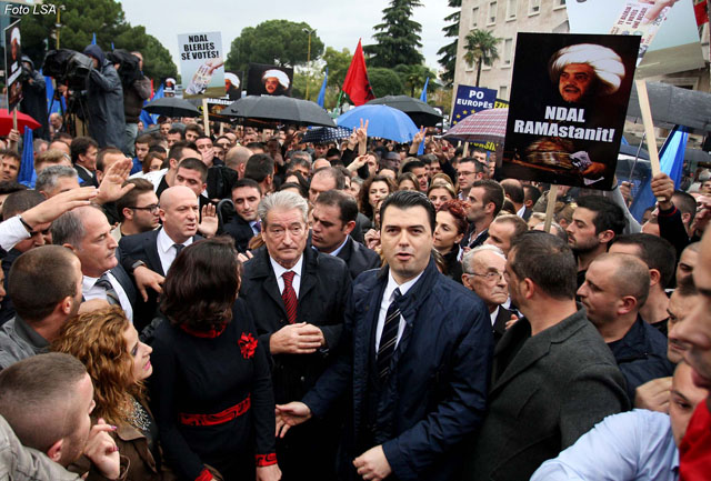 Protesta e Opozitës do të nis më 27 Janar para Kryeministrisë Protesta e Opozitës do të nis më 27 Janar para Kryeministrisë
