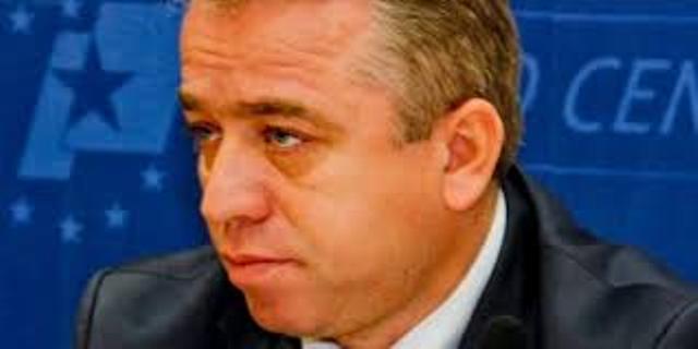 Analistët komentojnë zhvillimet politike në lidhje me krizën në Shqipëri Analistët komentojnë zhvillimet politike në lidhje me krizën në Shqipëri