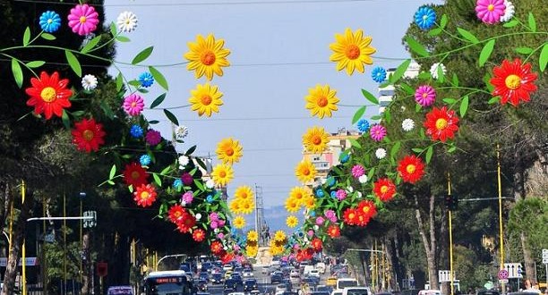 Nisin festimet për 14 marsin, Ditën e Verës Nisin festimet për 14 marsin, Ditën e Verës