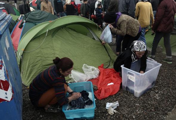 Situatë e vështirë e emigrantëve në kufirin Greqi – Maqedoni Situatë e vështirë e emigrantëve në kufirin Greqi – Maqedoni