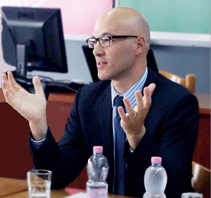 Prokurori shqiptaro-amerikan ” Tmerri i politikanve të korruptuar”: Na duhen heronj për në SPAK Prokurori shqiptaro-amerikan ” Tmerri i politikanve të korruptuar”: Na duhen heronj për në SPAK