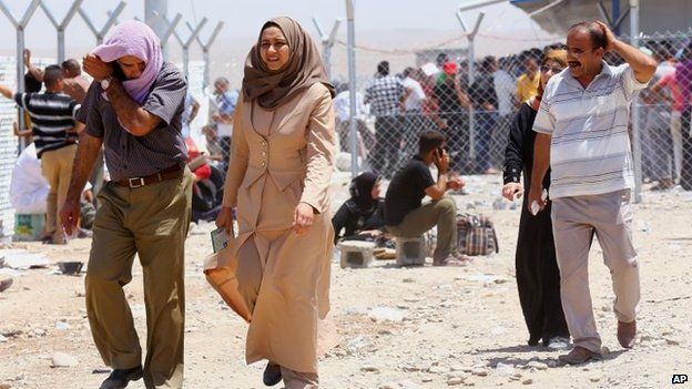 Eksod i ri në Irak, mijëra persona ikin nga bombat dhe pluhuri i ofensivës në Mosul Eksod i ri në Irak, mijëra persona ikin nga bombat dhe pluhuri i ofensivës në Mosul