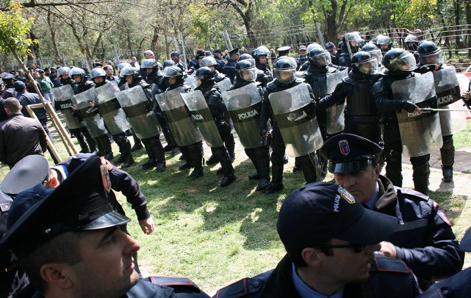 Protesta te Liqeni Artificial mbyllet me arrestime Protesta te Liqeni Artificial mbyllet me arrestime