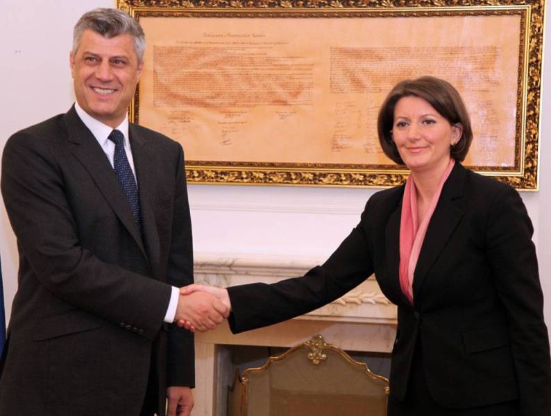 Jahjaga, më 7 prill i dorzon detyrën Presidentit të ri Hashim Thaçi Jahjaga, më 7 prill i dorzon detyrën Presidentit të ri Hashim Thaçi