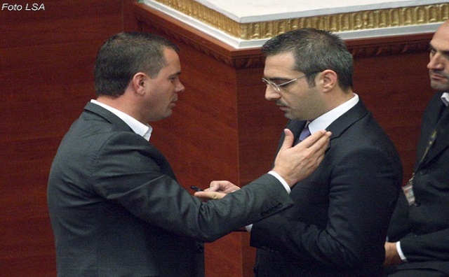 Pse nuk punuan kamerat në Laç, kur Armando Prenga plagosi Calët Pse nuk punuan kamerat në Laç, kur Armando Prenga plagosi Calët