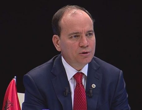 “SHISH informoi Tahirin për oficerët e inkriminuar, po ai nuk vepron” “SHISH informoi Tahirin për oficerët e inkriminuar, po ai nuk vepron”