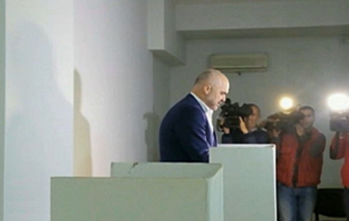 Sot Referendumi i PS “për instalimin e kryetarit të përjetshëm” Sot Referendumi i PS “për instalimin e kryetarit të përjetshëm”