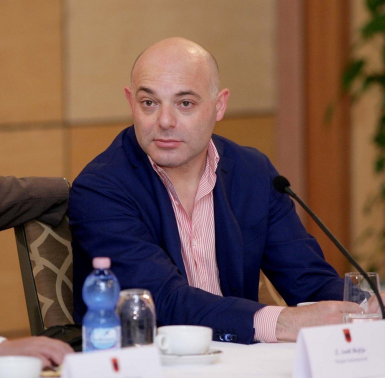 Blendi Fevziu: Rama, arrogant dhe i rrethuar nga servilë Blendi Fevziu: Rama, arrogant dhe i rrethuar nga servilë