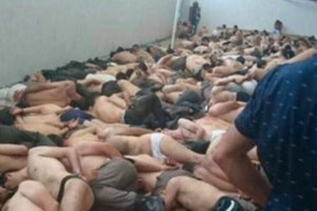 Tortura skandaloze: Ushtarët e arrestuar në Turqi të zhveshur dhe të masakruar Tortura skandaloze: Ushtarët e arrestuar në Turqi të zhveshur dhe të masakruar