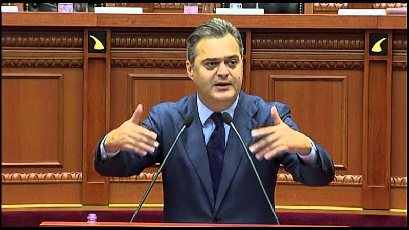 Blushi: Lajm i mirë për shqiptarët, Rilindja po bie. Rama ka frikë zgjedhjet Blushi: Lajm i mirë për shqiptarët, Rilindja po bie. Rama ka frikë zgjedhjet