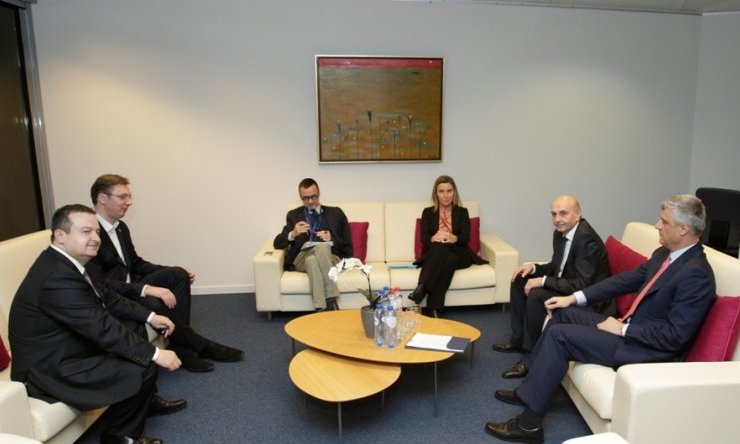 Krerët e shtetit të Kosovës dhe Serbisë takohen sonte në Bruksel Krerët e shtetit të Kosovës dhe Serbisë takohen sonte në Bruksel