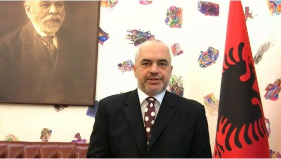 Rama flet për protestën: Çadra në bulevard për tu mbrojtur nga Vettingu Rama flet për protestën: Çadra në bulevard për tu mbrojtur nga Vettingu