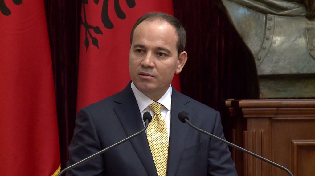 Nishani hap “luftë” me Ramën: Fatmir Xhafaj nuk meriton të jetë Ministër Nishani hap “luftë” me Ramën: Fatmir Xhafaj nuk meriton të jetë Ministër
