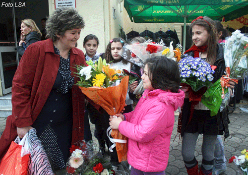 Sot në mbarë Shqipërinë festohet 7 Marsi dita e Mësuesit Sot në mbarë Shqipërinë festohet 7 Marsi dita e Mësuesit