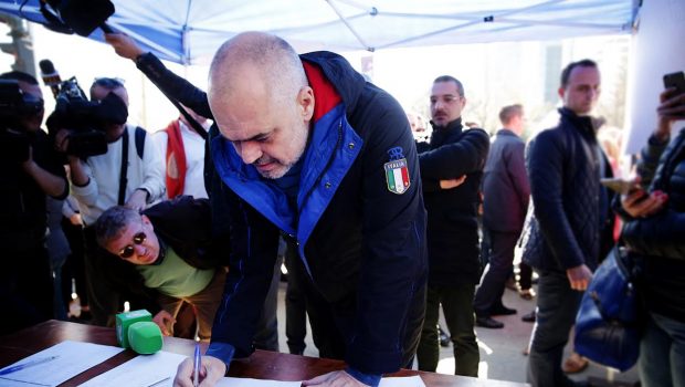 LSI del kundër peticionit të Vetingut që firmosi Edi Rama LSI del kundër peticionit të Vetingut që firmosi Edi Rama