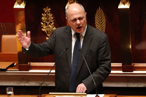 Ministri i Brendshëm francez jep dorëheqjen, nën akuzë për punësim të paligjshëm Ministri i Brendshëm francez jep dorëheqjen, nën akuzë për punësim të paligjshëm