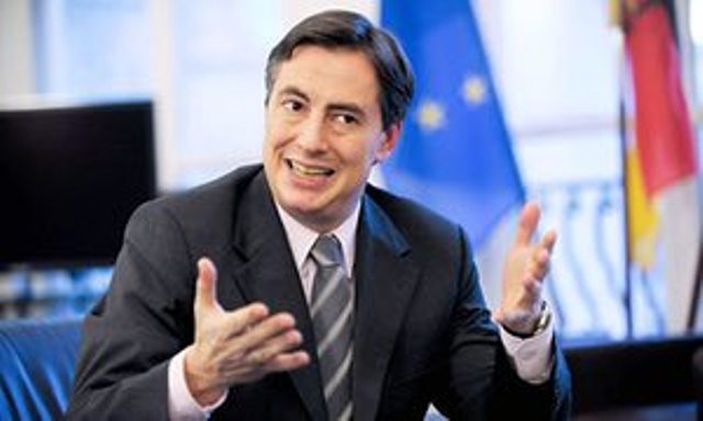 Kriza Politike: Sot zbarkoin në Tiranë negociatorët e Brukselit Kriza Politike: Sot zbarkoin në Tiranë negociatorët e Brukselit