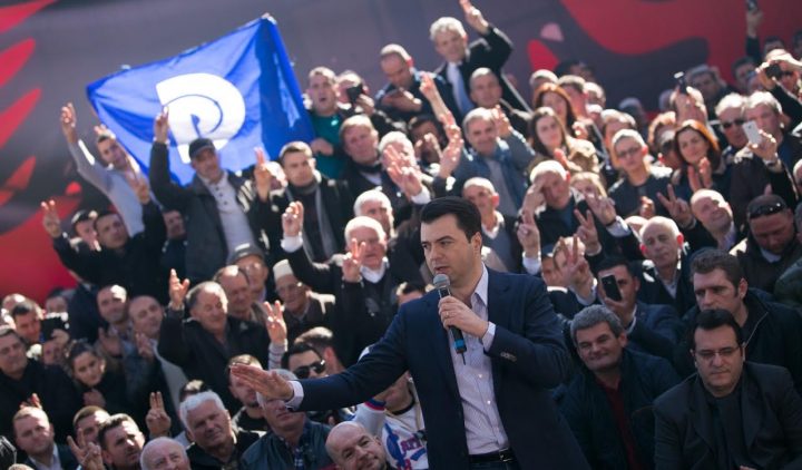 Basha: Koalicioni i tyre i shpërndarë si zogjtë e korbit, përballje në Kavajë Basha: Koalicioni i tyre i shpërndarë si zogjtë e korbit, përballje në Kavajë