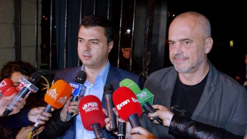 Marrëveshja e fshehtë/Rama ka futur 10 deputetë në listat e Lulzim Bashës Marrëveshja e fshehtë/Rama ka futur 10 deputetë në listat e Lulzim Bashës