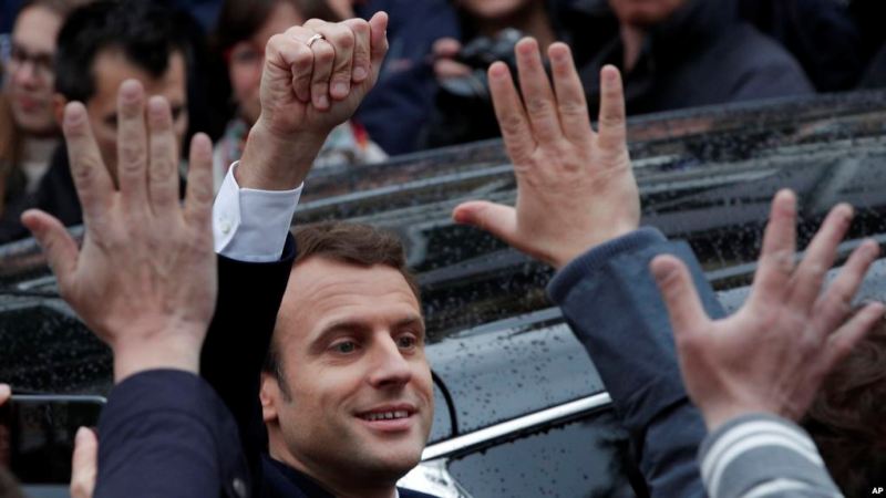 Emmanuel Macron fiton bindshëm duke u shpallur president i ri Francës Emmanuel Macron fiton bindshëm duke u shpallur president i ri Francës