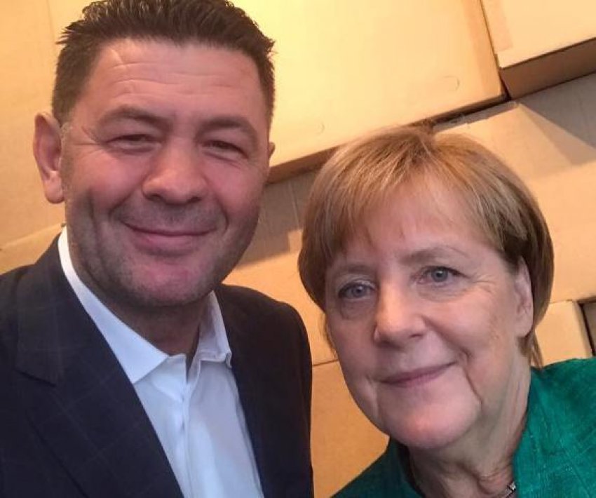 Bokstieri Luan Krasniqi fushatë për Merkel: Gjithçka duhet të dini rreth zgjedhjeve të sotme në Gjermani Bokstieri Luan Krasniqi fushatë për Merkel: Gjithçka duhet të dini rreth zgjedhjeve të sotme në Gjermani