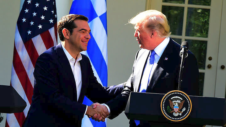 Kryeministri grek Tsipras takon Trump në Shtëpinë e Bardhë Kryeministri grek Tsipras takon Trump në Shtëpinë e Bardhë