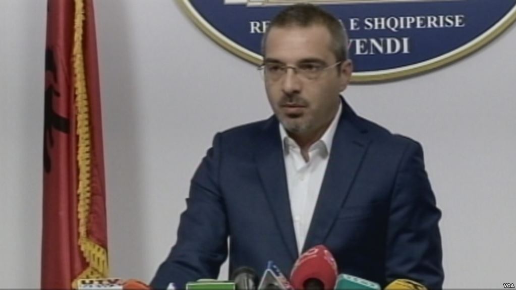 Saimir Tahiri flet para gazetarve për akuzat: Prokuroria të më hetoj… Saimir Tahiri flet para gazetarve për akuzat: Prokuroria të më hetoj…