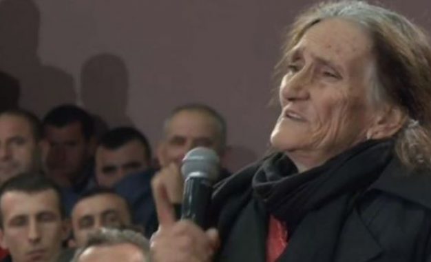 Shota Galica e Matit: Nënë Dikja ja plas mu në surrat kryeministrit Rama! Shota Galica e Matit: Nënë Dikja ja plas mu në surrat kryeministrit Rama!