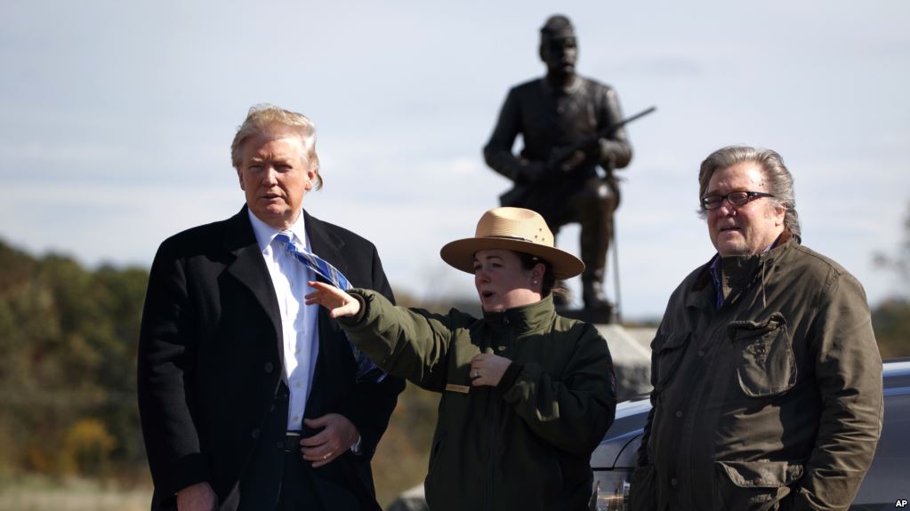 Presidenti Trump i revoltuar nga komentet e ish-ndihmësit Presidenti Trump i revoltuar nga komentet e ish-ndihmësit