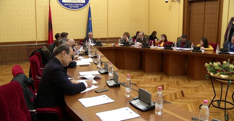 Vettingu rikthen deputetët e opozitës në Kuvend Vettingu rikthen deputetët e opozitës në Kuvend