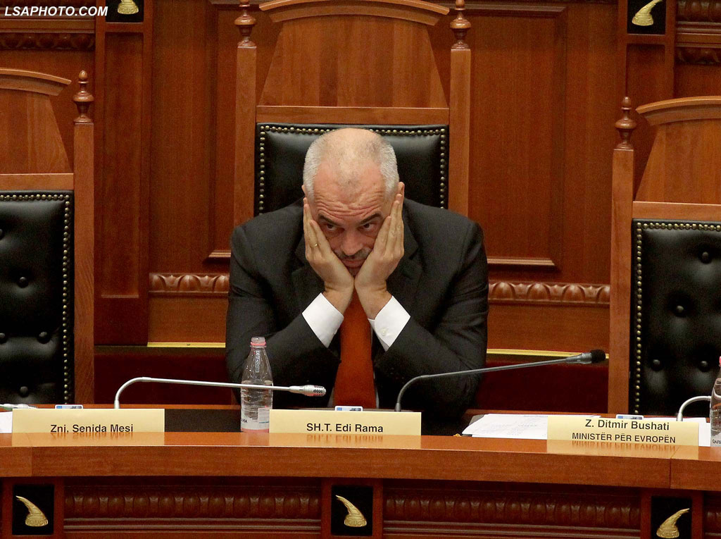 Zoti Kryeministër! bëje Drejtor Biblioteke Cakajn, mos e ço vendin në Anarki!!! Zoti Kryeministër! bëje Drejtor Biblioteke Cakajn, mos e ço vendin në Anarki!!!
