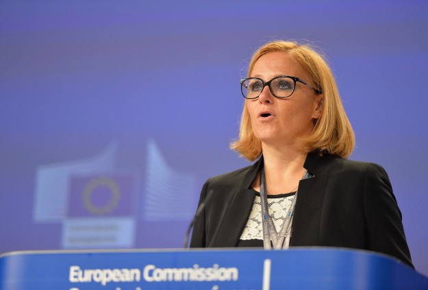 Djegia e mandateve, flet për TV FAX News Zëdhënësja e KE-së, Kocijancic Djegia e mandateve, flet për TV FAX News Zëdhënësja e KE-së, Kocijancic