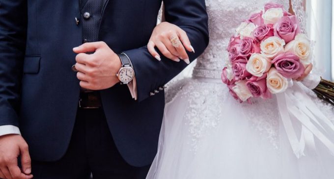 Martesa më jetëshkurtër në histori: Çifti divorcohet 3 minuta pas celebrimit Martesa më jetëshkurtër në histori: Çifti divorcohet 3 minuta pas celebrimit