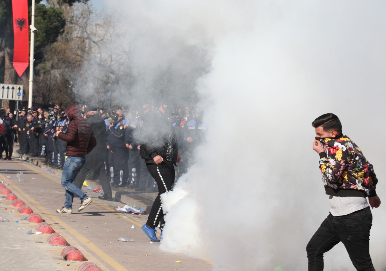 Protesta e opozitës, policia shpall në kërkim shefin e Policisë Bashkiake të Shkodrës Protesta e opozitës, policia shpall në kërkim shefin e Policisë Bashkiake të Shkodrës