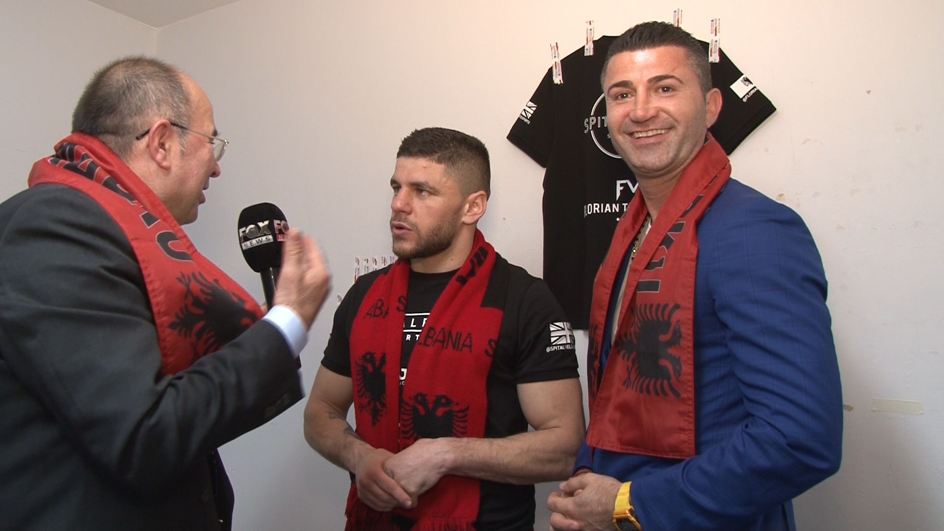 Boksieri Florian Marku triumfon sërisht në Londër duke mposhtur me nokaut në Raundin e parë çekun Marsalek (Video) Boksieri Florian Marku triumfon sërisht në Londër duke mposhtur me nokaut në Raundin e parë çekun Marsalek (Video)
