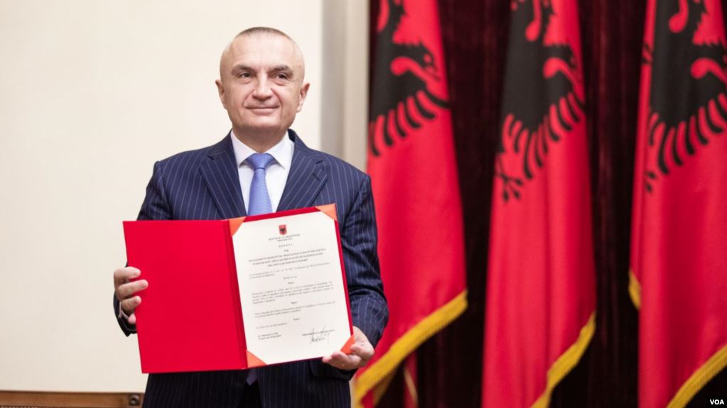 Presidenti Meta për anullimi i dekretit: “Një proces i rremë, i orientuar verbërisht politikisht” Presidenti Meta për anullimi i dekretit: “Një proces i rremë, i orientuar verbërisht politikisht”