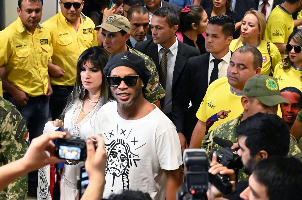 Ronaldinjo le burgun, pagoi shifrën marramendëse për t’u liruar Ronaldinjo le burgun, pagoi shifrën marramendëse për t’u liruar
