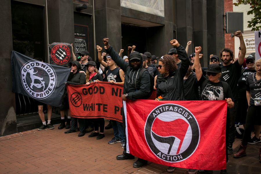 Presidenti Trump do që ta fusë në listën e organizatave terroriste: Po kush është Antifa? Presidenti Trump do që ta fusë në listën e organizatave terroriste: Po kush është Antifa?
