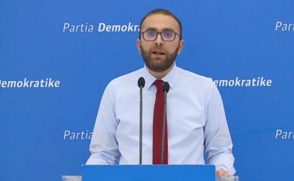 PD “tërhiqet” pas takimit me tre ambasadorët, njofton uljen në tryezë për punimet e KP PD “tërhiqet” pas takimit me tre ambasadorët, njofton uljen në tryezë për punimet e KP