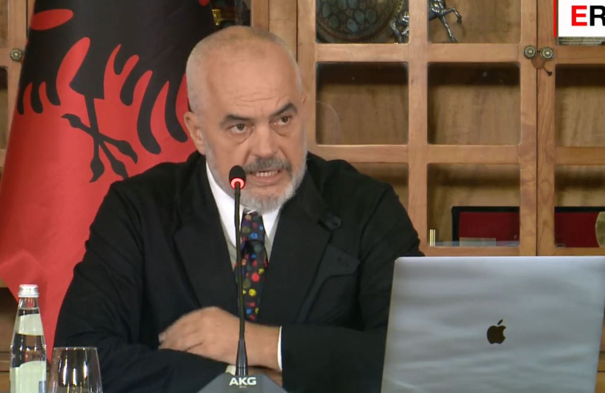 Rama: Kuksianët që më kan përqeshur në FB, do ti marr unë nga Londra me avion e do ti ul po unë në aeroportin e Kuksit Rama: Kuksianët që më kan përqeshur në FB, do ti marr unë nga Londra me avion e do ti ul po unë në aeroportin e Kuksit