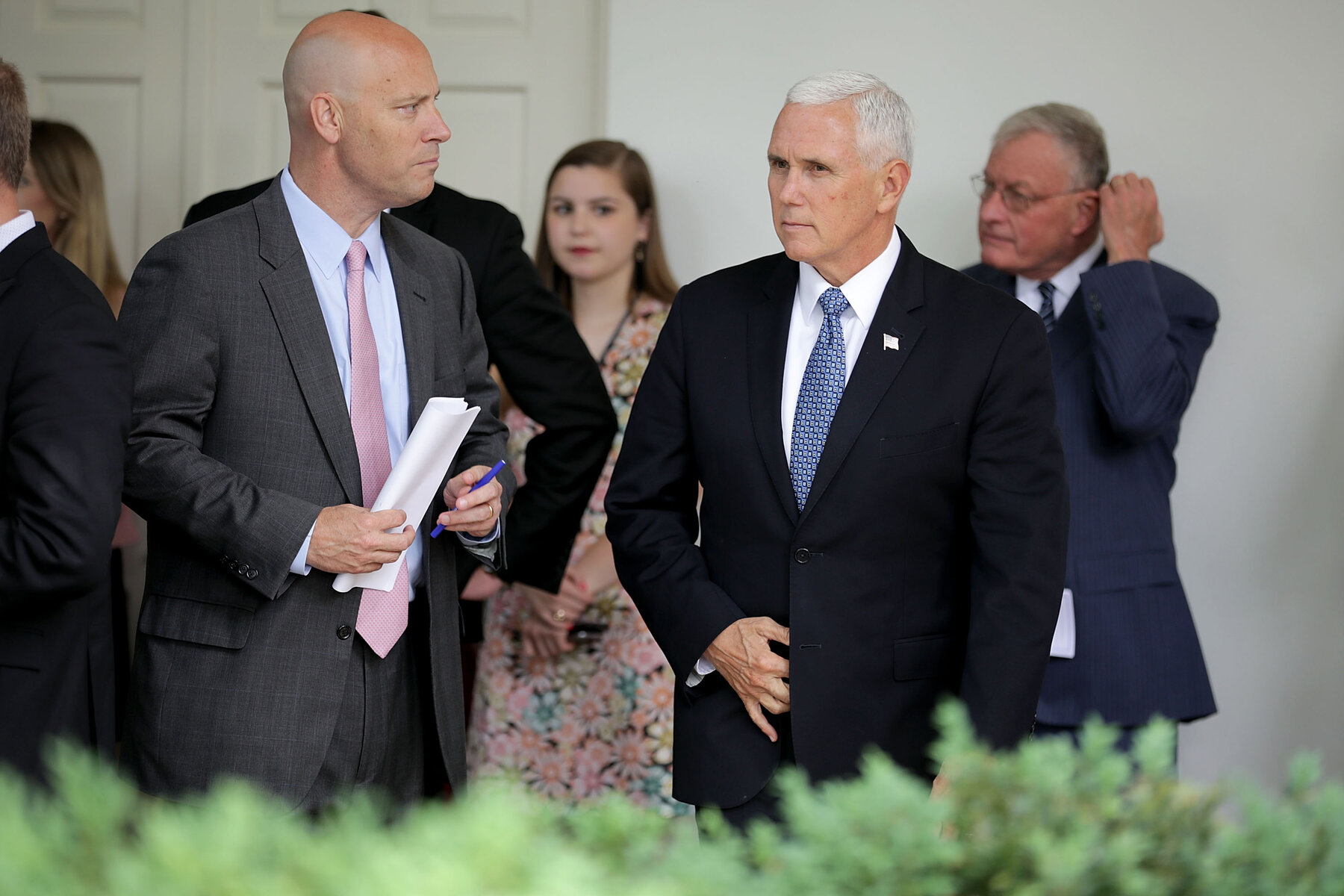 Shefi i stafit të Mike Pence ka rezultuar pozitiv me koronavirus Shefi i stafit të Mike Pence ka rezultuar pozitiv me koronavirus