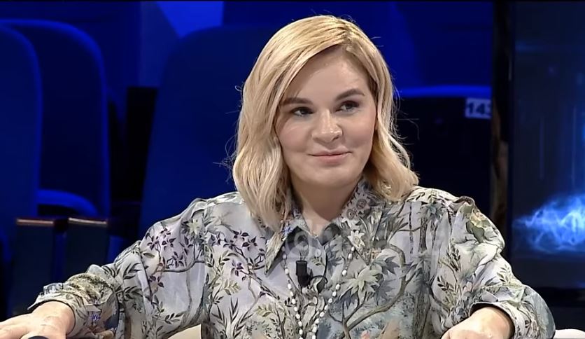 Kryemadhi i përgjigjet Erion Veliajt: Po lali Eri i ka deklaruar fustanet Dolce & Gabbana të gruas?! Kryemadhi i përgjigjet Erion Veliajt: Po lali Eri i ka deklaruar fustanet Dolce & Gabbana të gruas?!