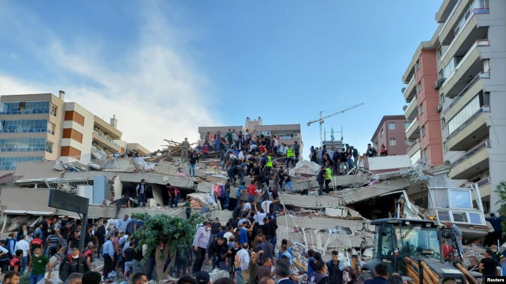 Tërmeti trondit Greqi dhe Turqi me 450 të plagosur dhe 14 viktima Tërmeti trondit Greqi dhe Turqi me 450 të plagosur dhe 14 viktima