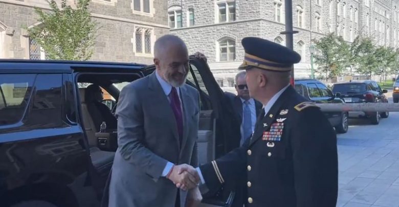 Kryeministri Rama, nënshkruan marrëveshjen me Akademinë Ushtarake ‘West Point’ në New York Kryeministri Rama, nënshkruan marrëveshjen me Akademinë Ushtarake ‘West Point’ në New York