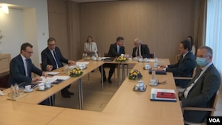 Albin Kurti takohet me Vuçiç në Samitin e Sllovenisë në prani të Merkel dhe Makron Albin Kurti takohet me Vuçiç në Samitin e Sllovenisë në prani të Merkel dhe Makron